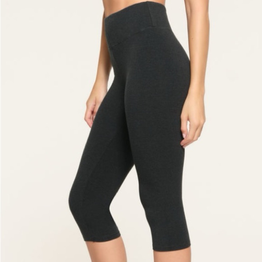 SKIMS  OUTDOOR CROPPED LEGGING | WASHED ONYX × 1
WASHED ONYX / Small